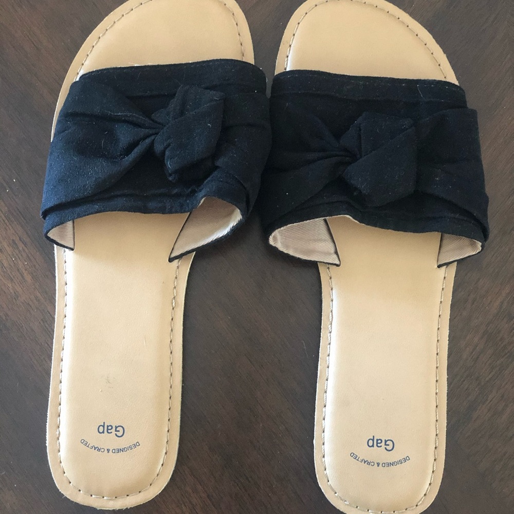 Gap slip on sandal size 9 like new